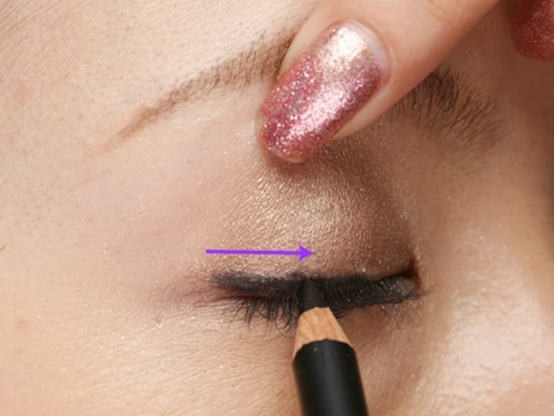 まぶたをひっぱりながら引くと引きやすいですよ