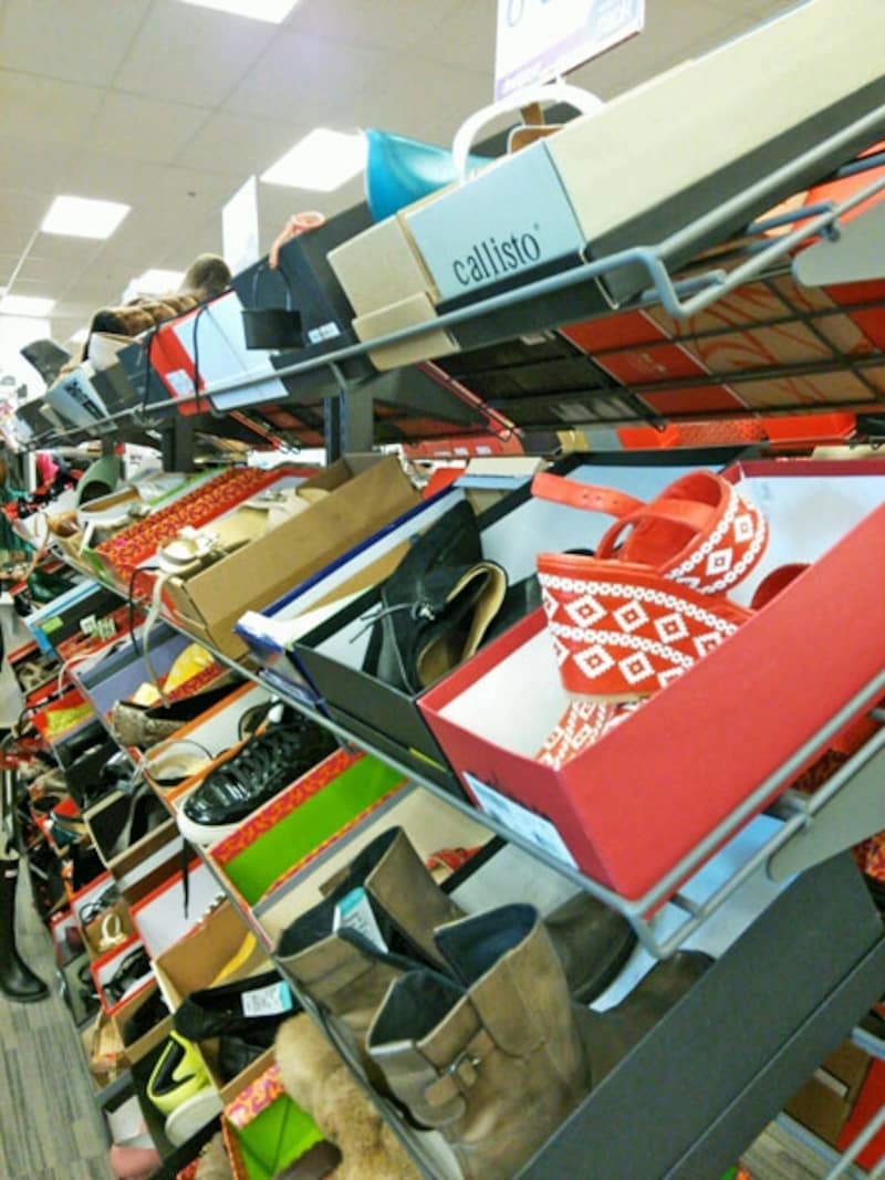 高級ブランドも並ぶシューズコーナー