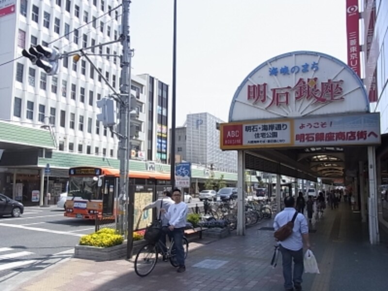 商店街もある明石駅の南側