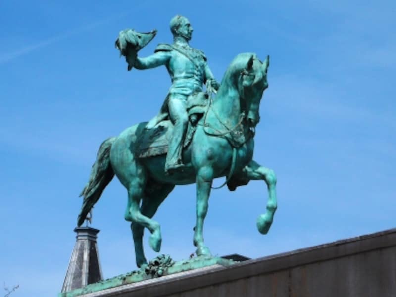 ルクセンブルク大公ギヨーム2世の騎馬像