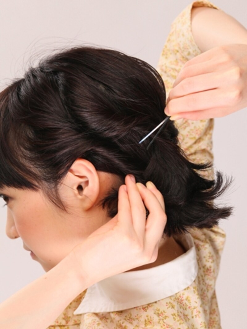 ねじった毛束が2つ重なり合うようにするとキレイ