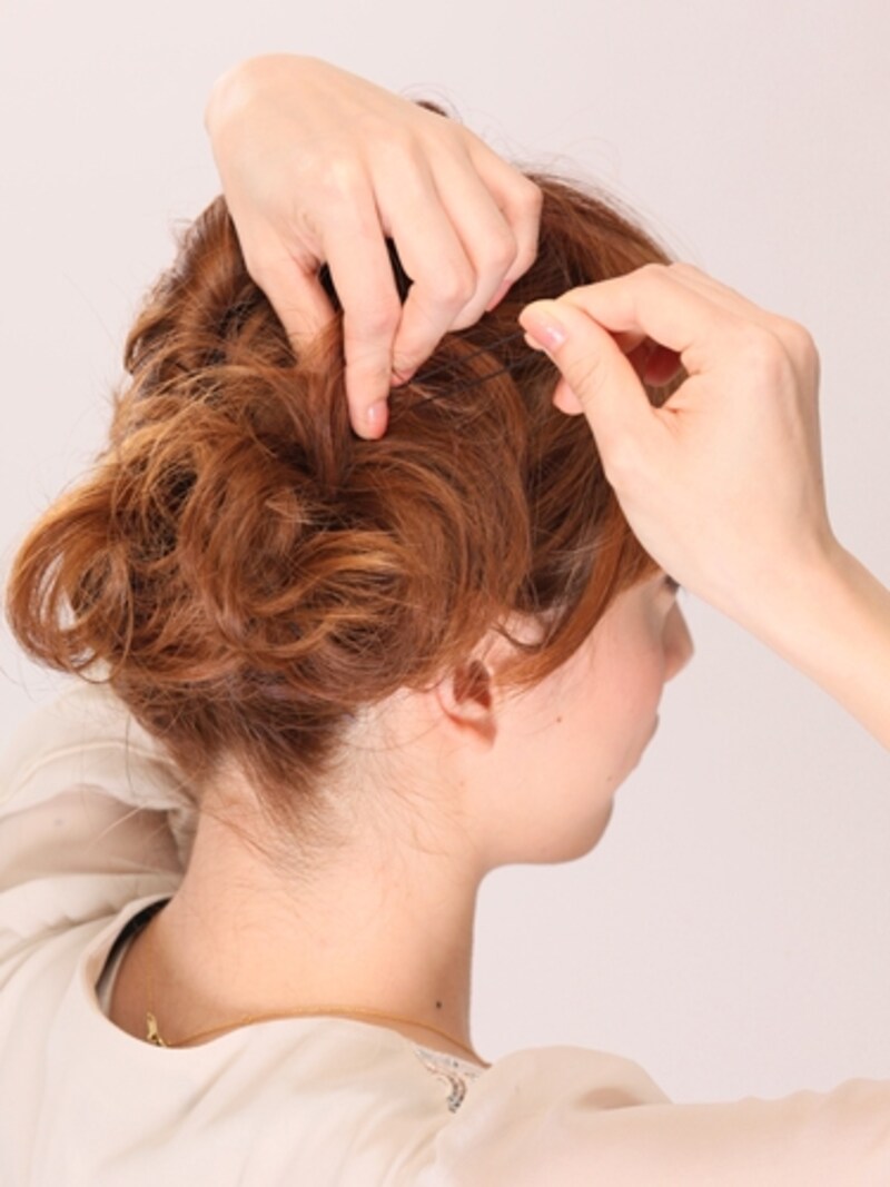 指で逆毛を立てるとふんわり感が出る
