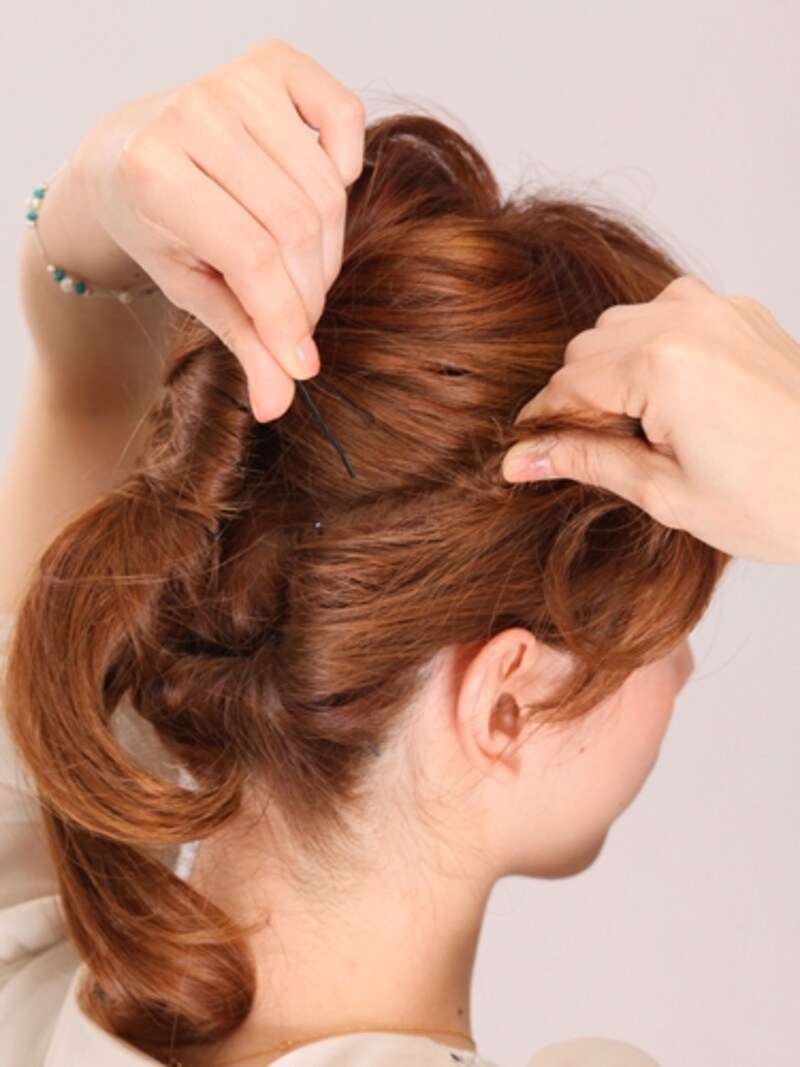 右耳の後ろ側が目安