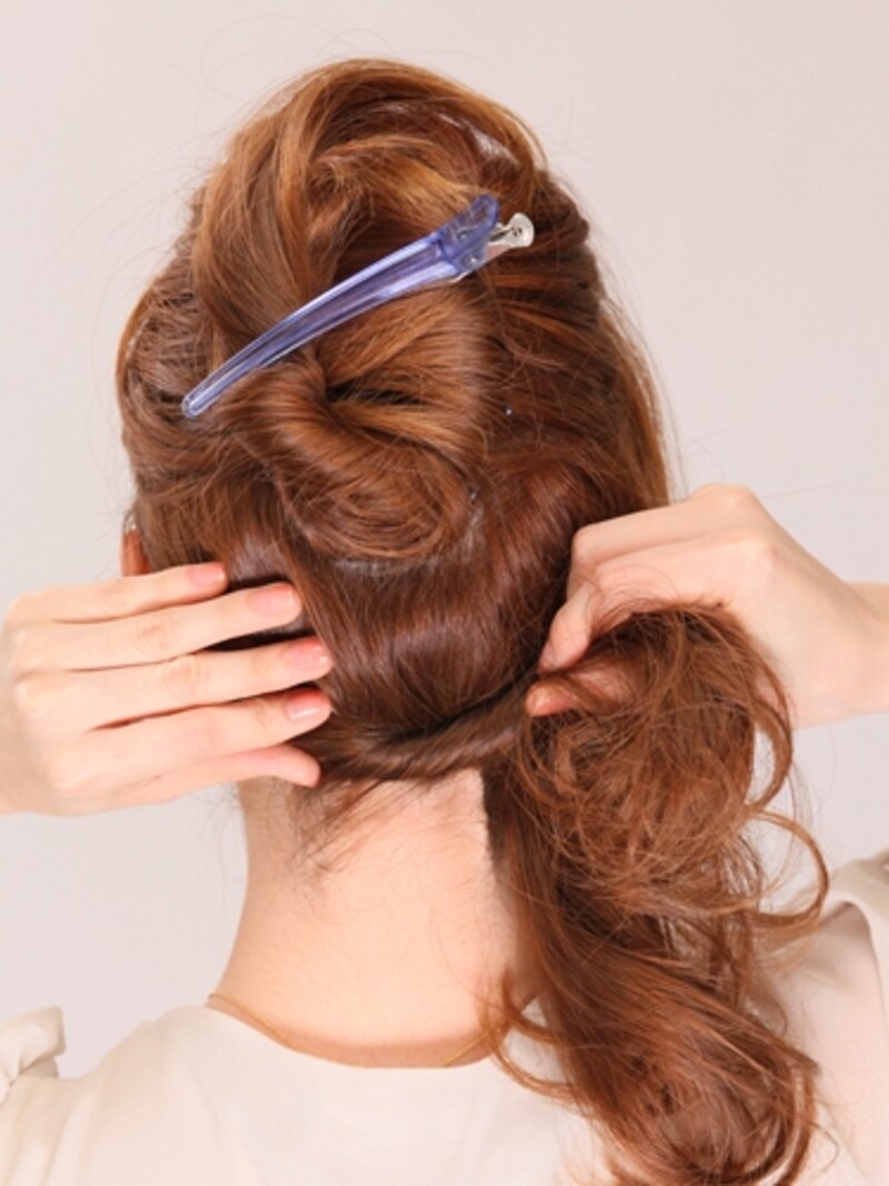 たるまないようにきつくねじる