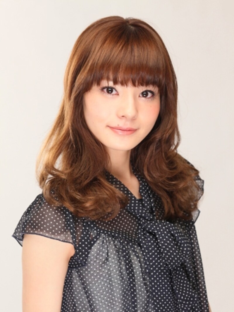 ルーズなカールを重ねてラフ＆キュート！