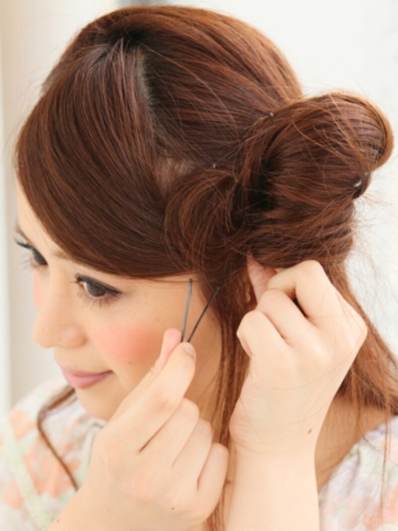 下から刺すとピンが目立ちにくい