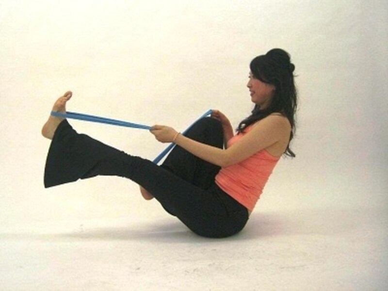 脚を交互に延ばして