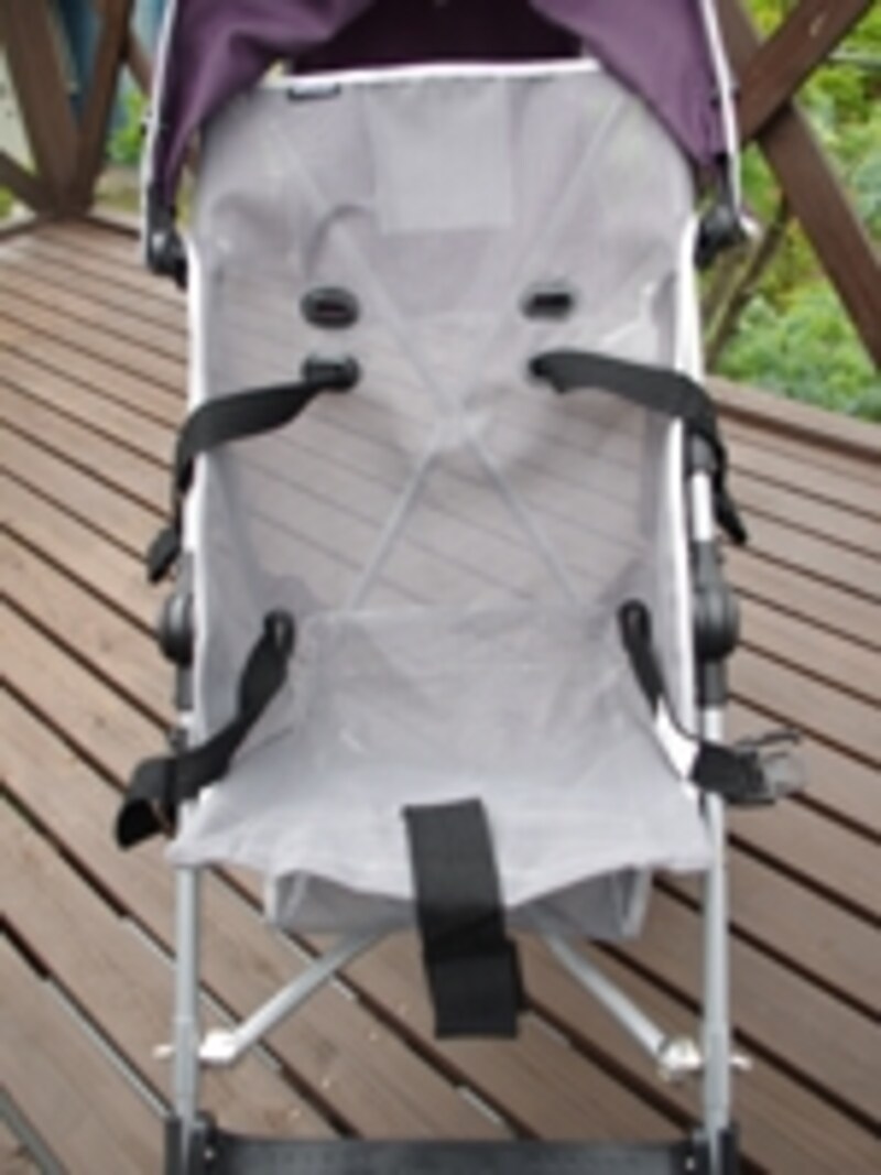 シートカバーを外せば通気性抜群のオールメッシュシートに早変わり