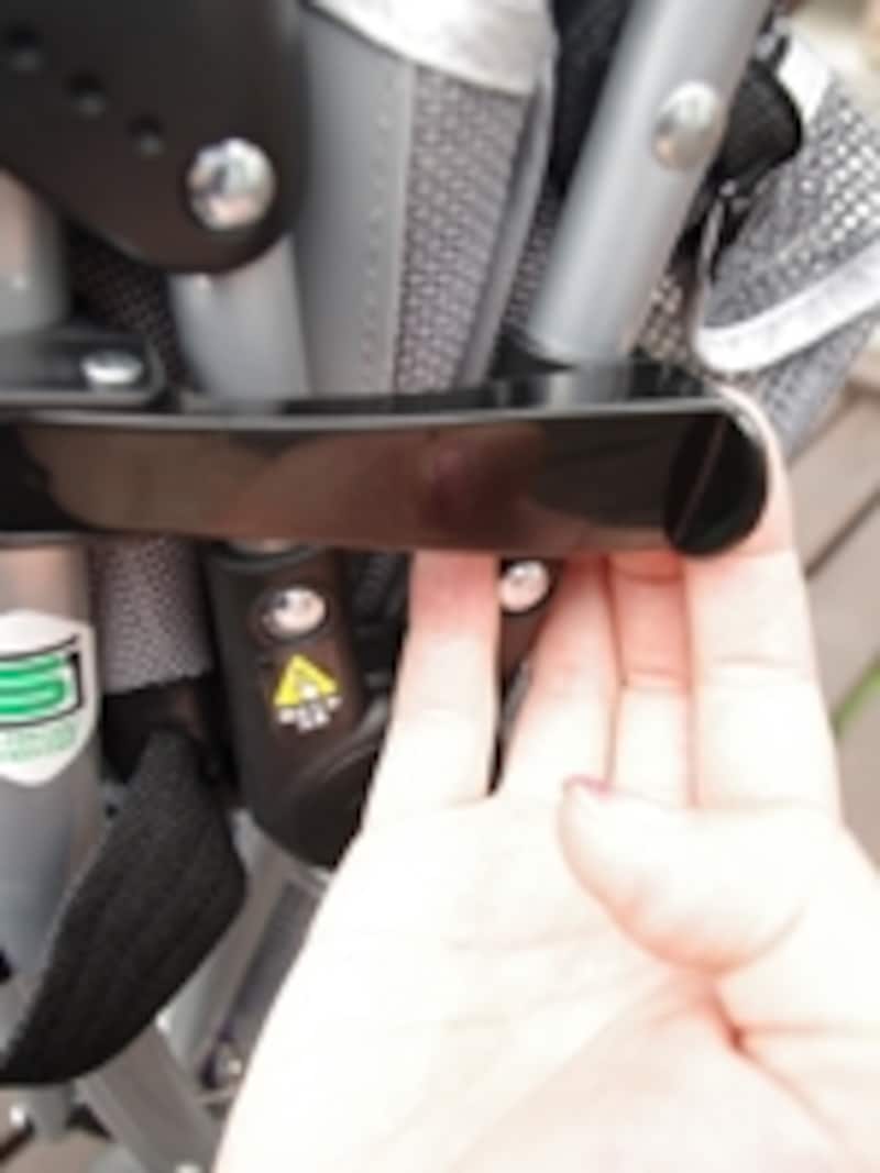 自動ロックながら、解除は軽い操作感