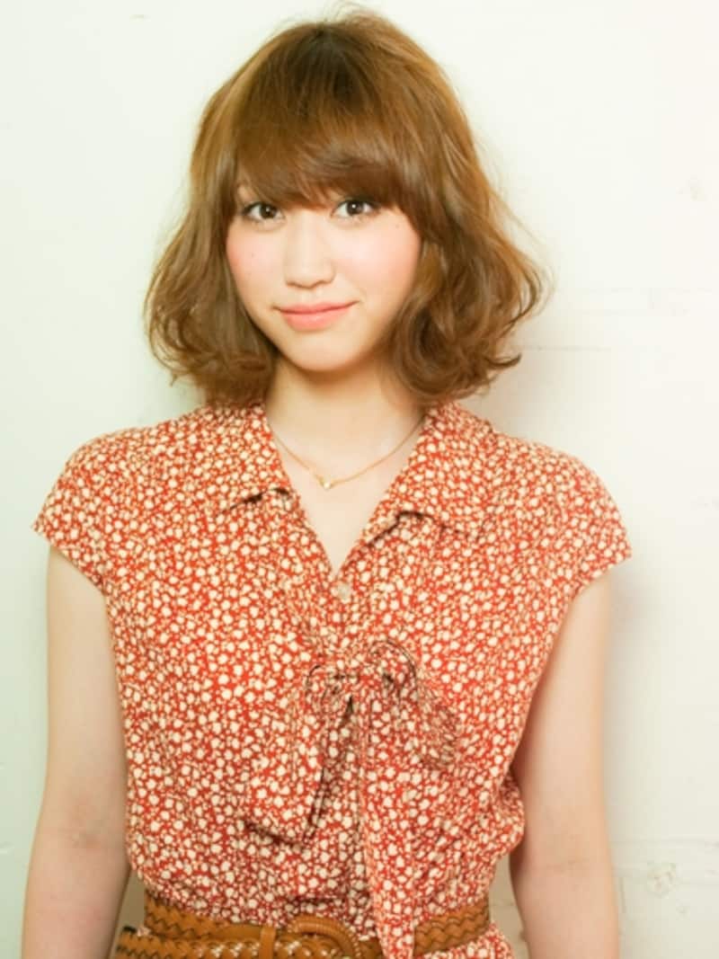 鎖骨レングスのミディアムレイヤー