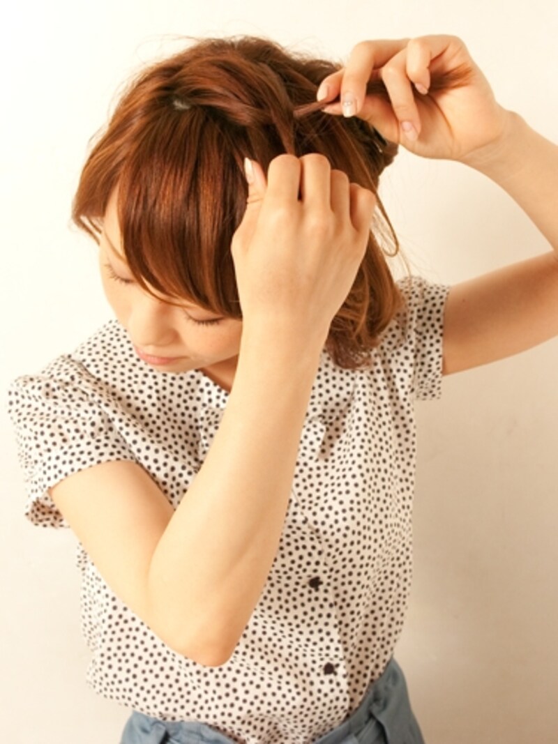 ３センチ位の幅でとっていくと、毛束が大きくし上がります