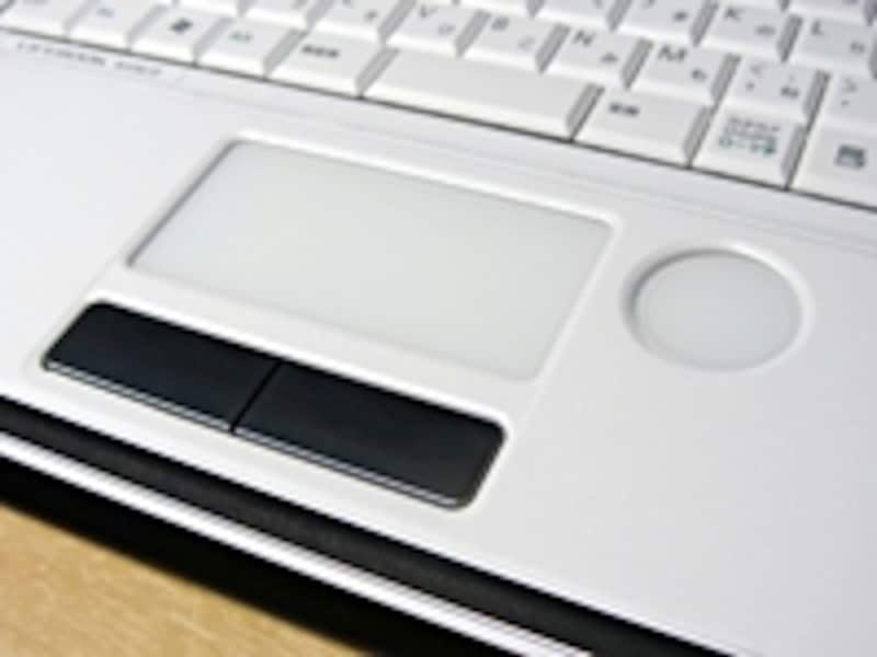 スクロールパッドを指先で円を描くようになぞれば、画面を上下スクロールできる