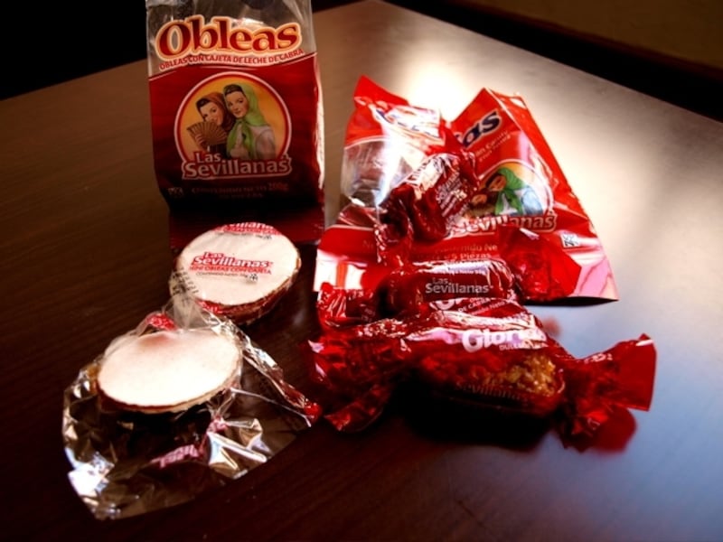 カヘタを使ったお菓子。グロリアスのほかに、カヘタをウエハースで挟んだものも美味