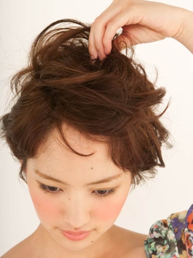 くしゃっとラフな感じでまとめる