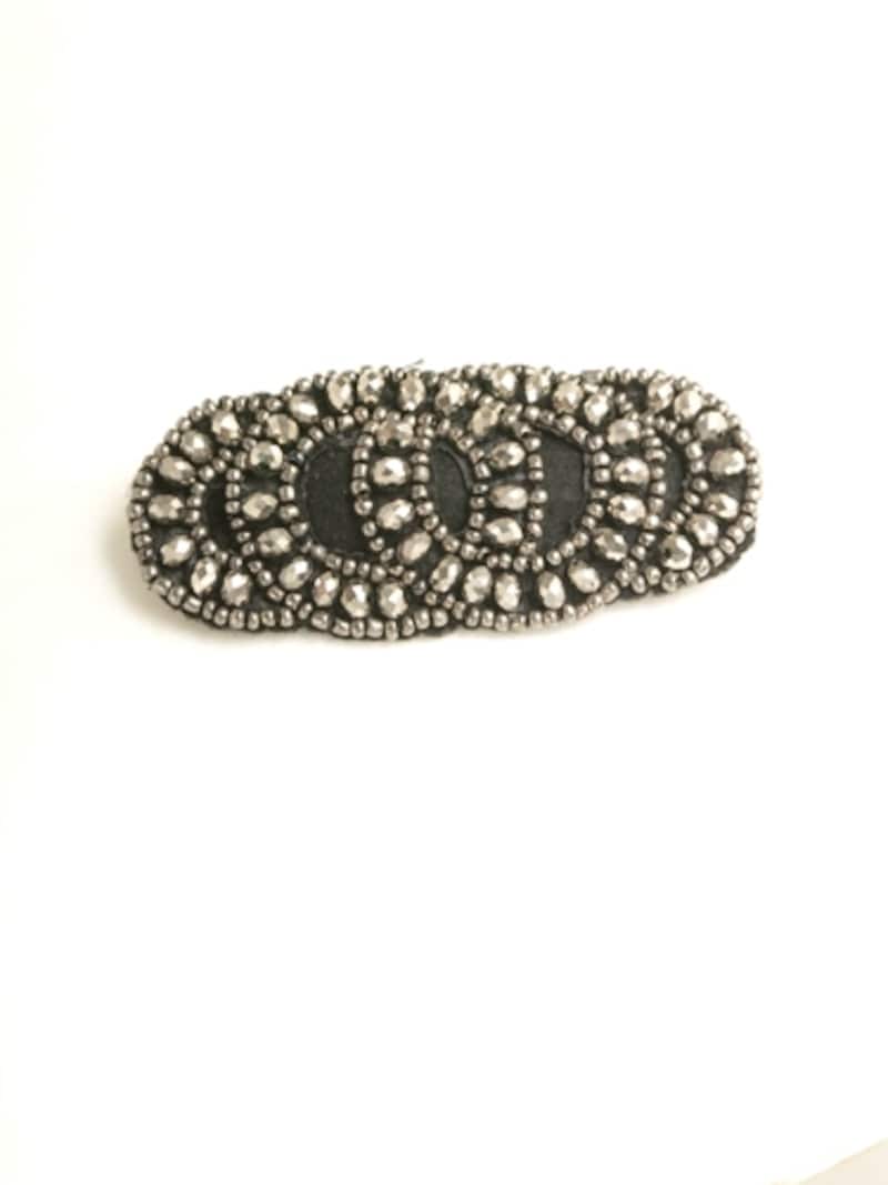 インパクトのある大きめバレッタ