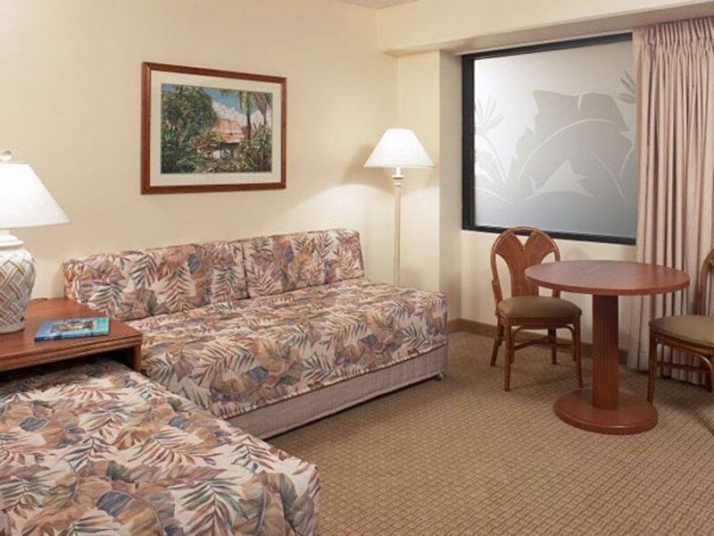 改装直後、オハナ・ワイキキ・マリア1ベッドルームのリビング