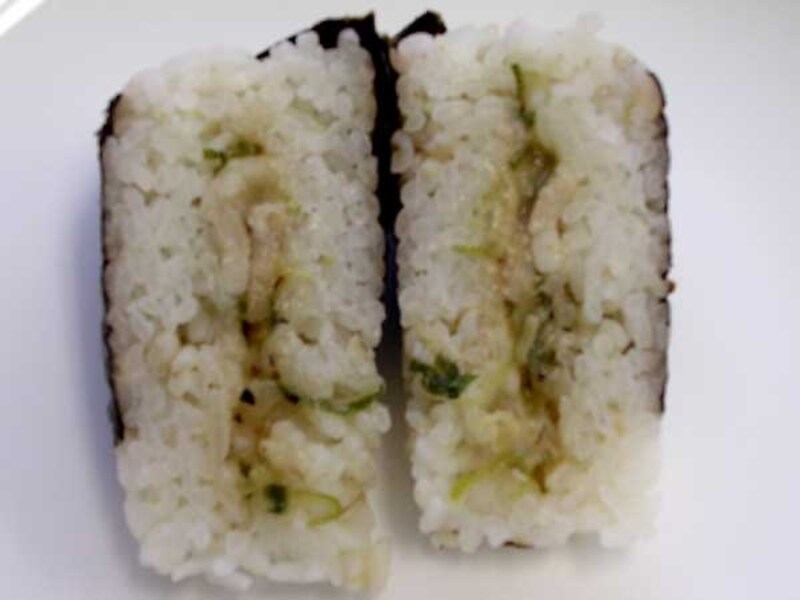 ファミリーマートundefined愛情むすびundefinedねぎ塩豚トロundefined中身