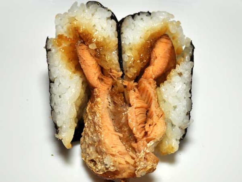 ローソンundefinedおにぎり屋undefined鮭ハラス醤油焼undefined中身