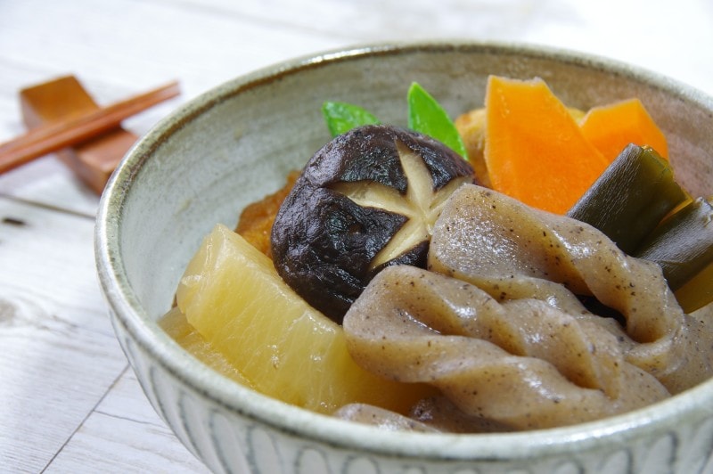 お盆のごちそうが、目で楽しめるよう彩りも考えられている点は、今も昔も変わりません