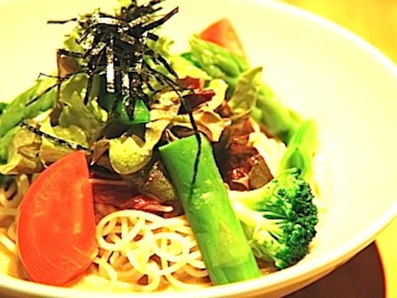 サラダそば1600円