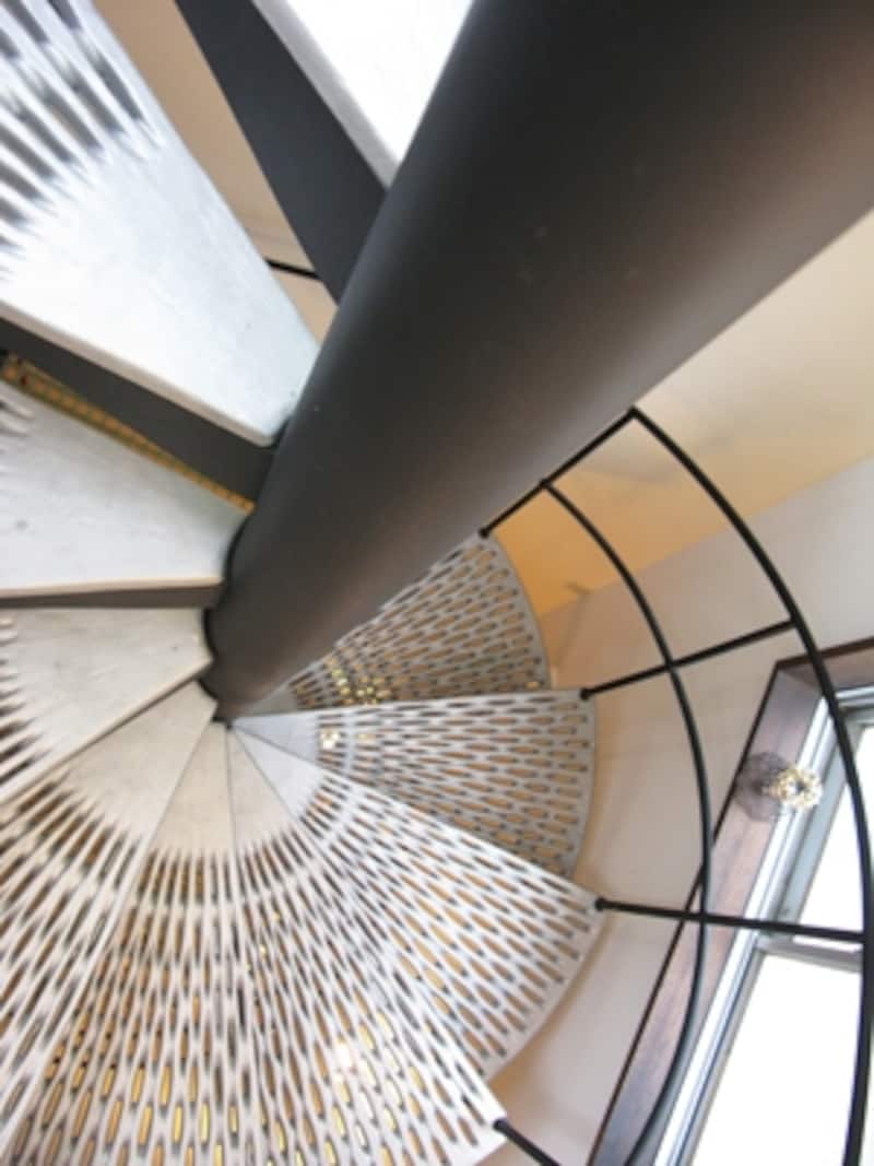 屋上へ通じる螺旋階段