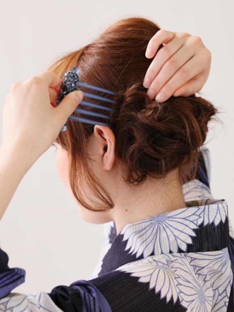 正面からチラっと見える場所を鏡で確認