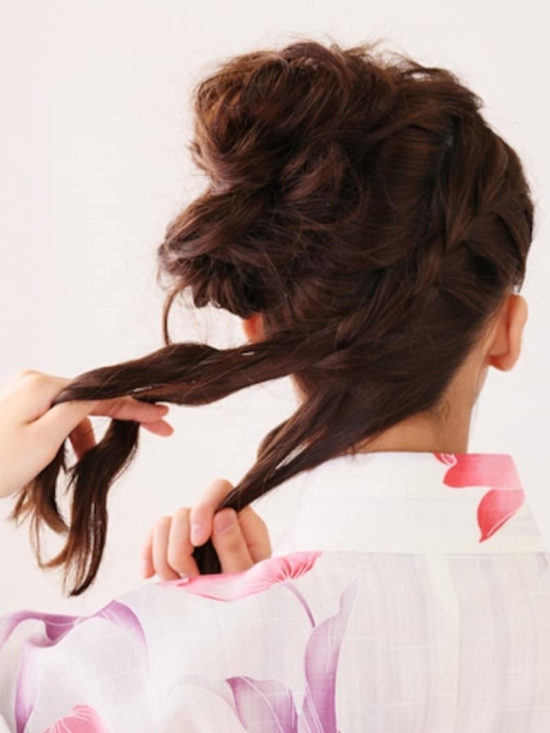 崩れないようにしっかり編み込む