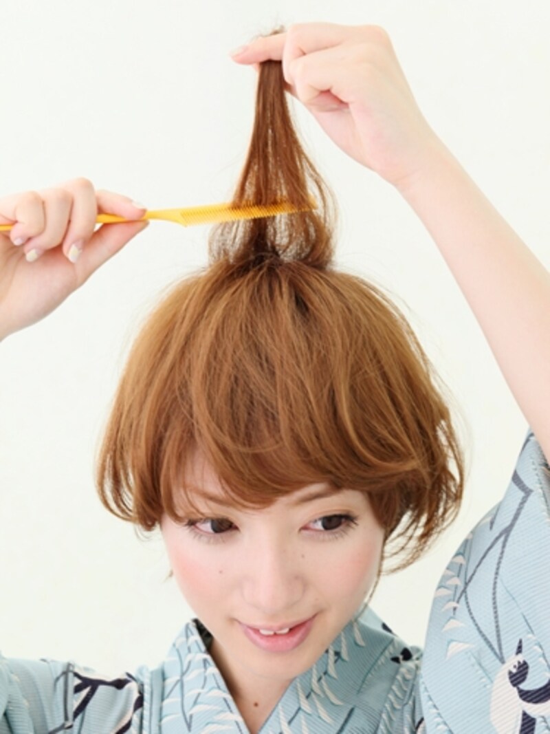 コームを根元に押し当てるようにする