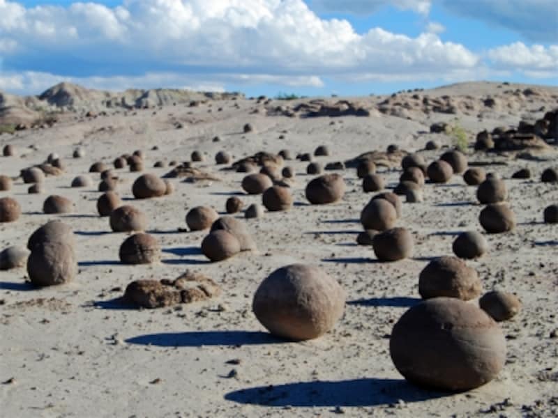 「ボールのコート」といわれる場所には、なぜか丸い石がたくさん転がっている。いまだにその謎は解明されていないのだとか