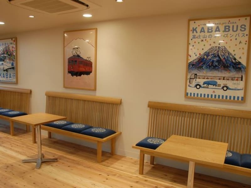 ガラス張りの待合室