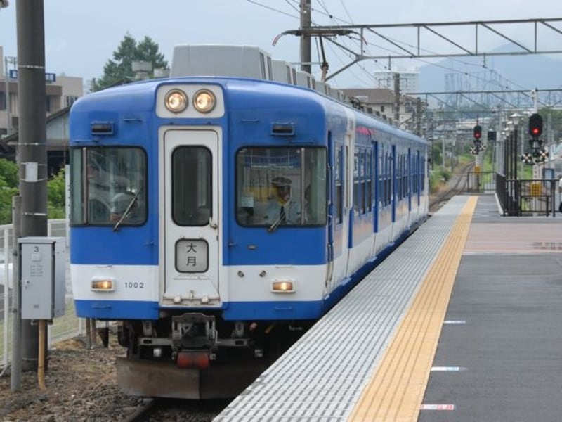 富士急行 2点 毎日運行 東京～河口湖 | 富士山に一番近い鉄道 富士急行線