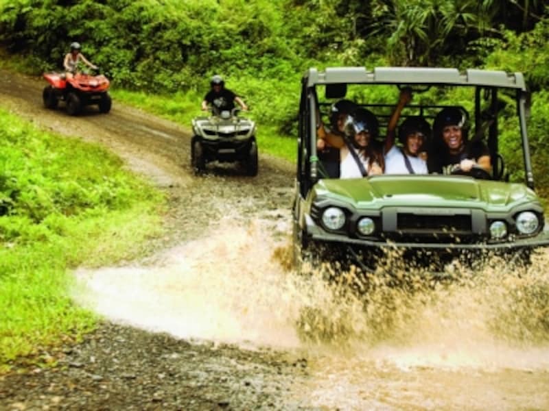 年齢制限がある四輪バギーも、家族で乗れる4WDのラプターツアーなら子供（5歳以上）でも楽しめる