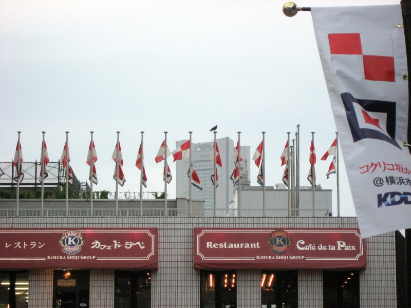 映画公開当時、山下公園周辺は「U・Wフラッグ」でいっぱいでした！（2011年7月4日撮影）