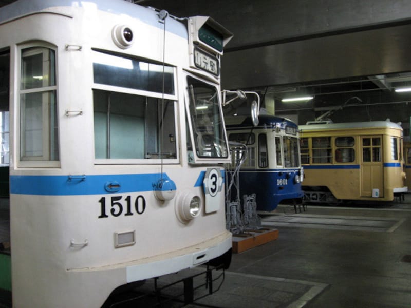 映画の舞台1963年の横浜を走る、横浜市電の勇姿が間近に見られます（2011年6月26日撮影）