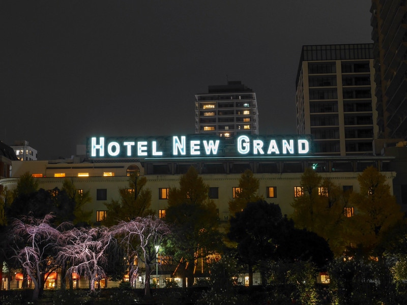 「HOTEL NEW GRAND」のネオンサインは2014年、約40年ぶりに復活（2018年12月2日撮影）
