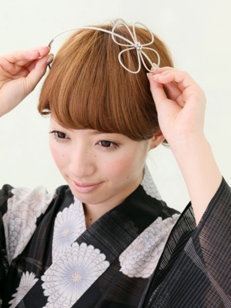 鏡でバランスを確認しながら