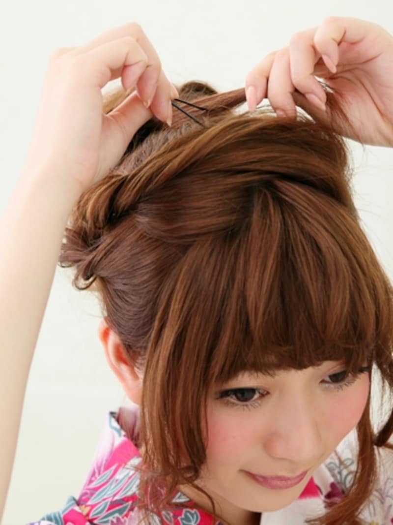 髪が長い場合は結び目に何周か巻きつける