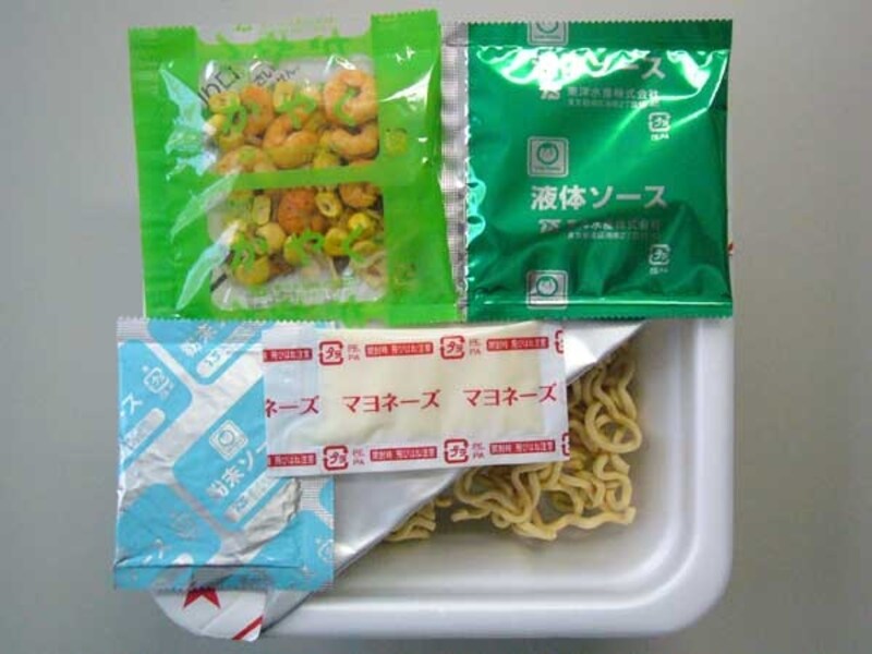 東洋水産 マルちゃん ピザーラ焼そば エビマヨ味undefined内容物