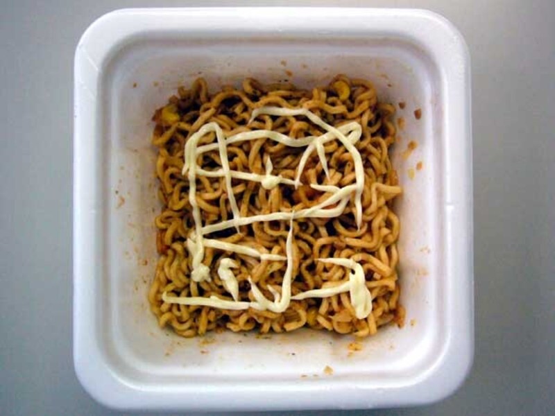 東洋水産undefinedマルちゃん ピザーラ焼そば エビマヨ味undefinedでき上がり