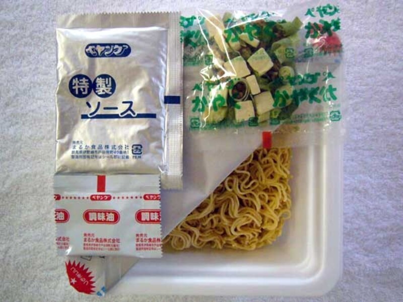 まるか食品 ペヤング 麻婆やきそば 内容物