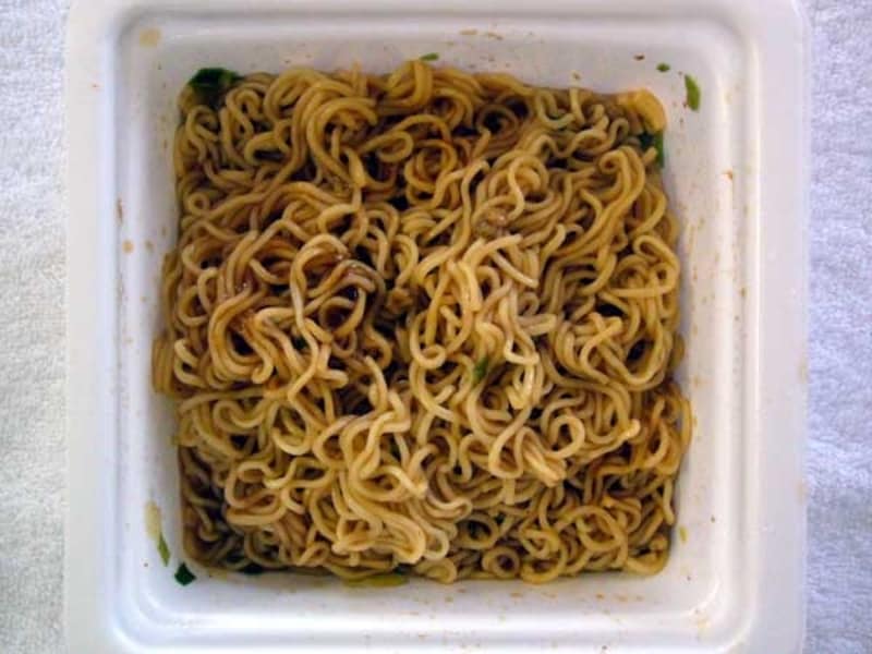 まるか食品 ペヤング 麻婆やきそば でき上がり