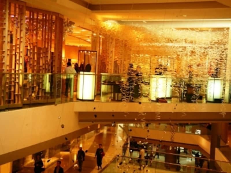 レーンクロフォードなどのデパートも入っている