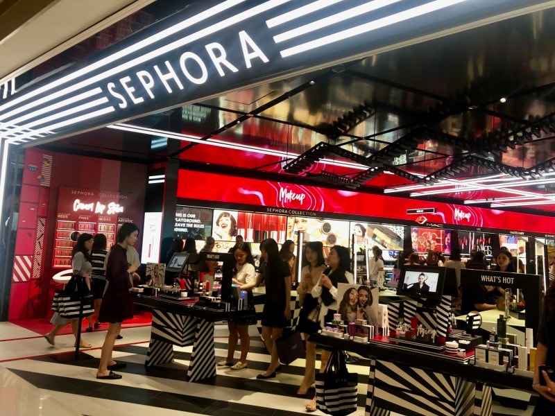 ランチタイムはオフィスの女性で賑わう