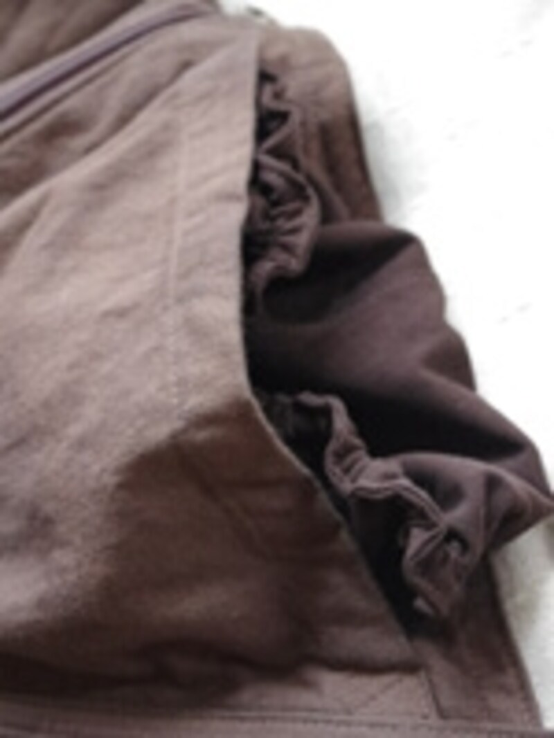 三角形のポケットはシンプルな作り