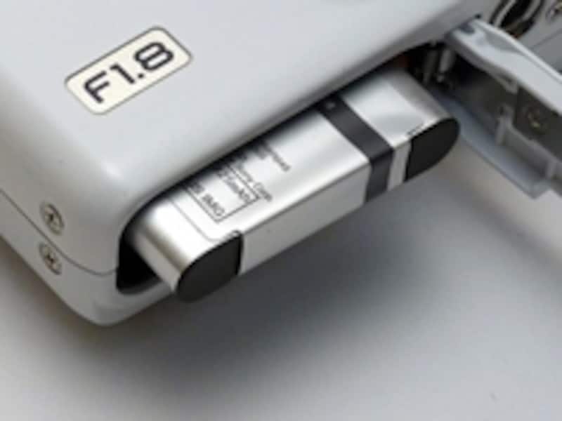 バッテリーライフのCIPA準拠320枚は、普通に使うのであれば問題ないが、画質のよさ、取り回しのよさなどから、XZ-1はどうしてもヘビーに使うユーザーが多いと考えられるので、やや不安