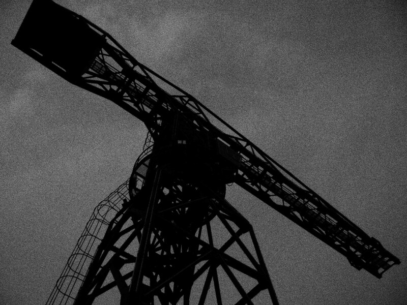 アートフィルターのひとつ、ラフモノクロームを使えば、簡単に雰囲気のある写真を作り出せる（画像クリックで実写画像表示）