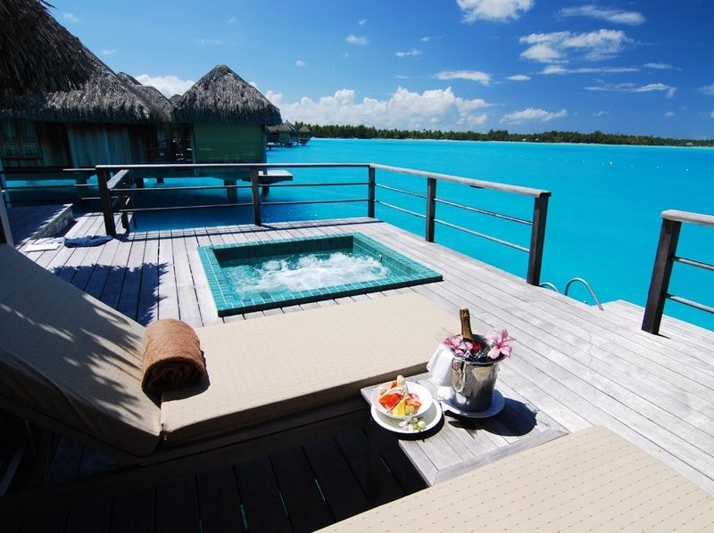 ボラボラ島のホテル