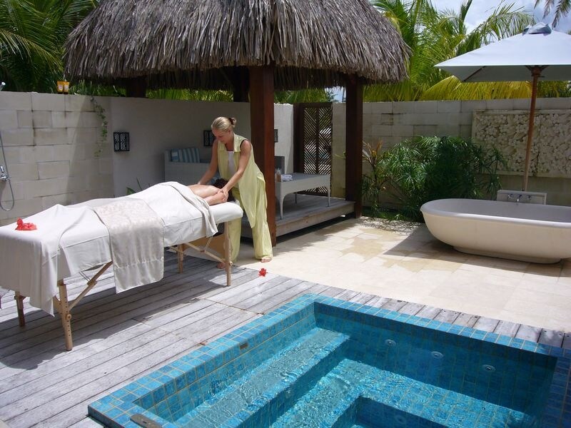 ボラボラ島のホテル