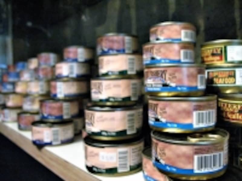 バラエティーに富んだパッケージも缶詰のウリのひとつ (C) Blue Works