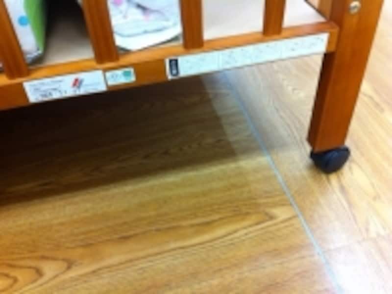 下の隙間があるタイプのベビーベッド